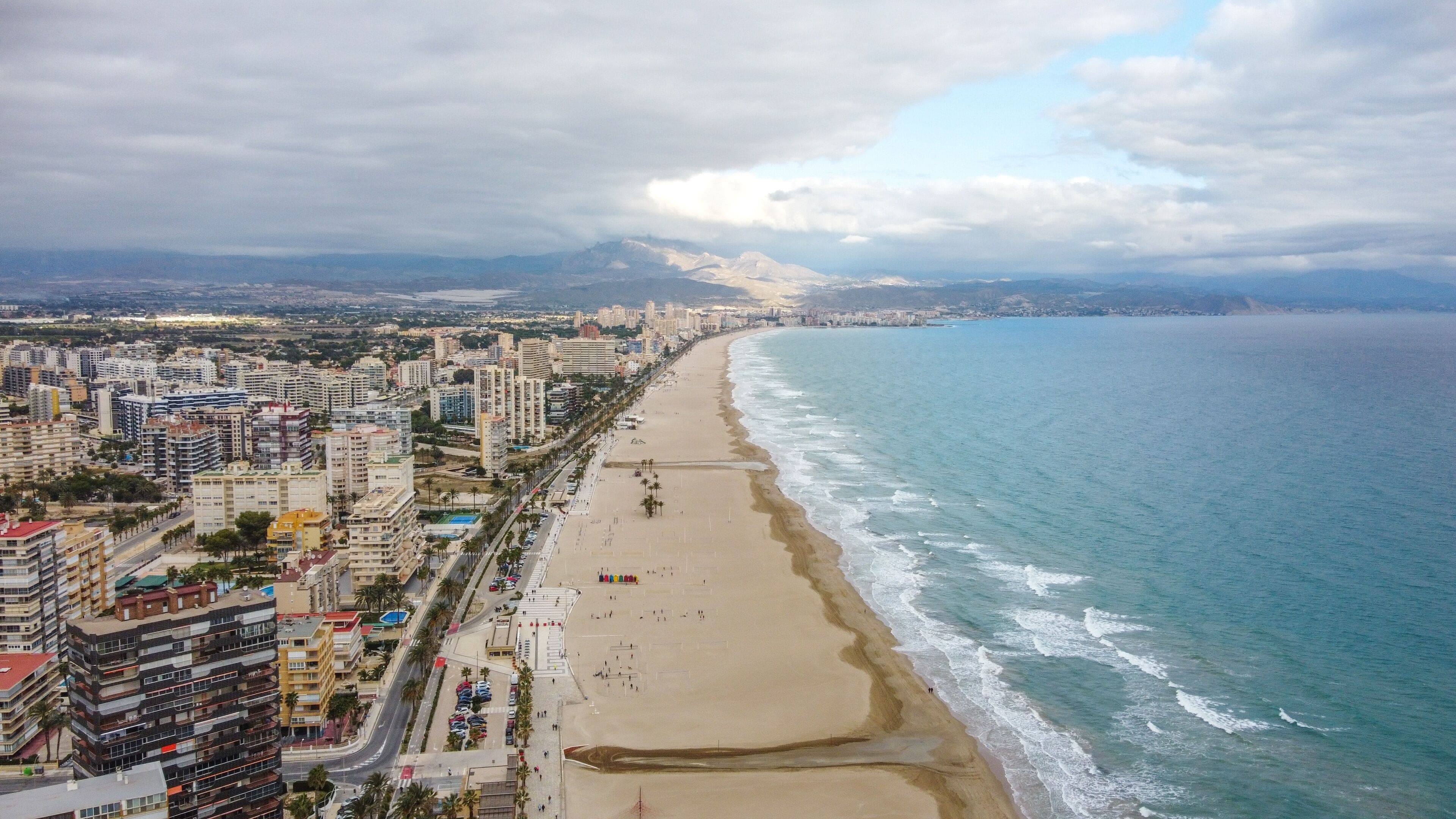 Best Bars in Playa de San Juan - For Expats & Visitors